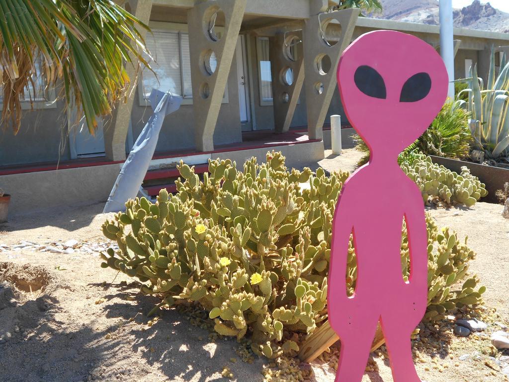 Atomic Inn Beatty Near Death Valley Bagian luar foto