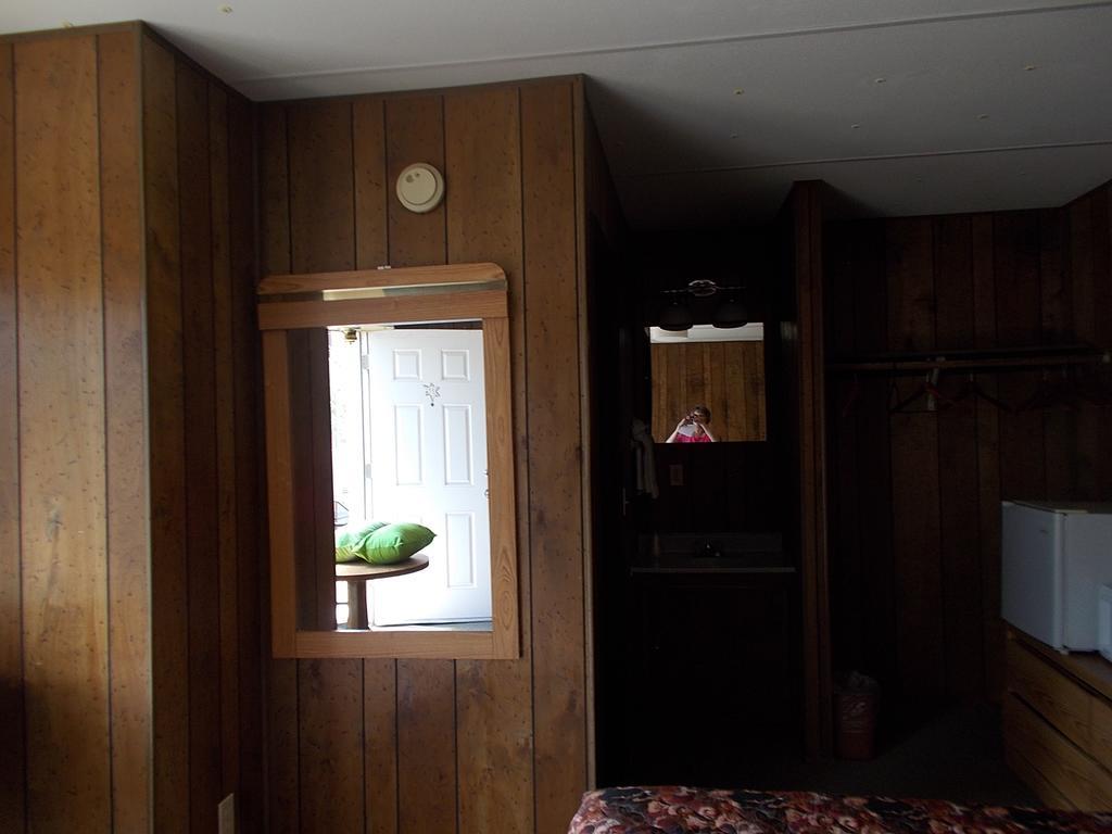 Atomic Inn Beatty Near Death Valley Bagian luar foto