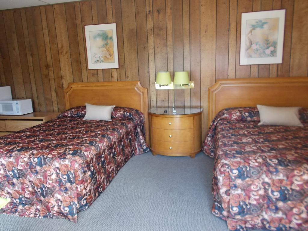 Atomic Inn Beatty Near Death Valley Bagian luar foto